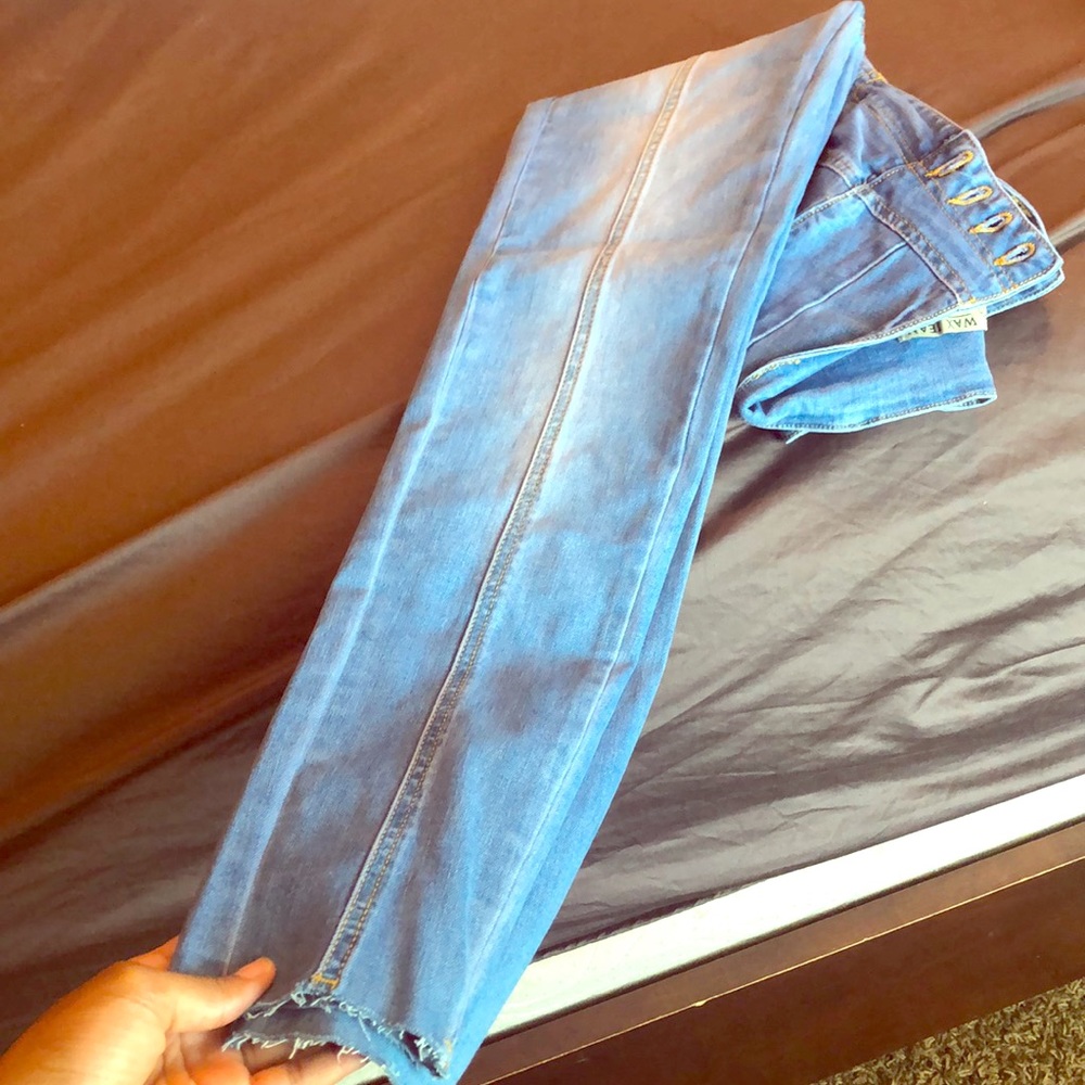 hey guys I’m selling these fashion nova jeans  !